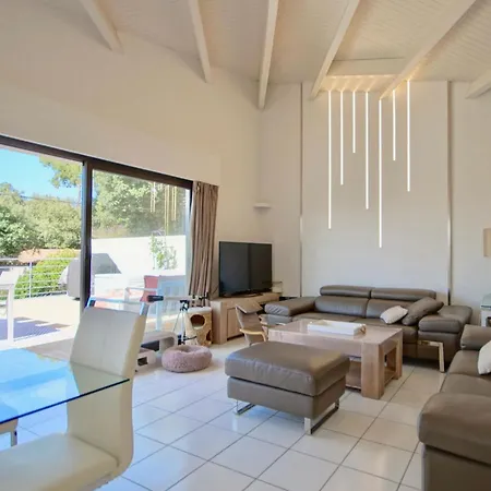 Maison Calme Aperçu Avec Piscine Privée à 28 Villa