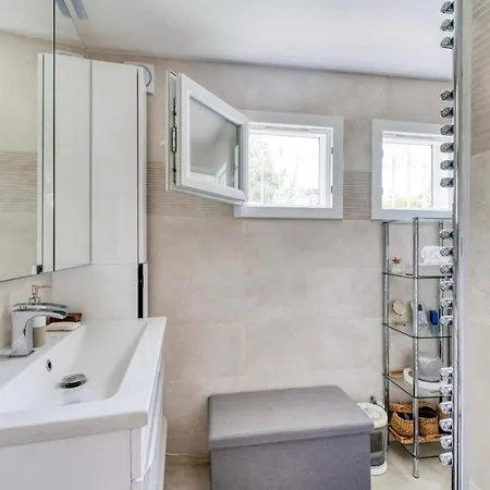 Maison Calme Aperçu Avec Piscine Privée à 28